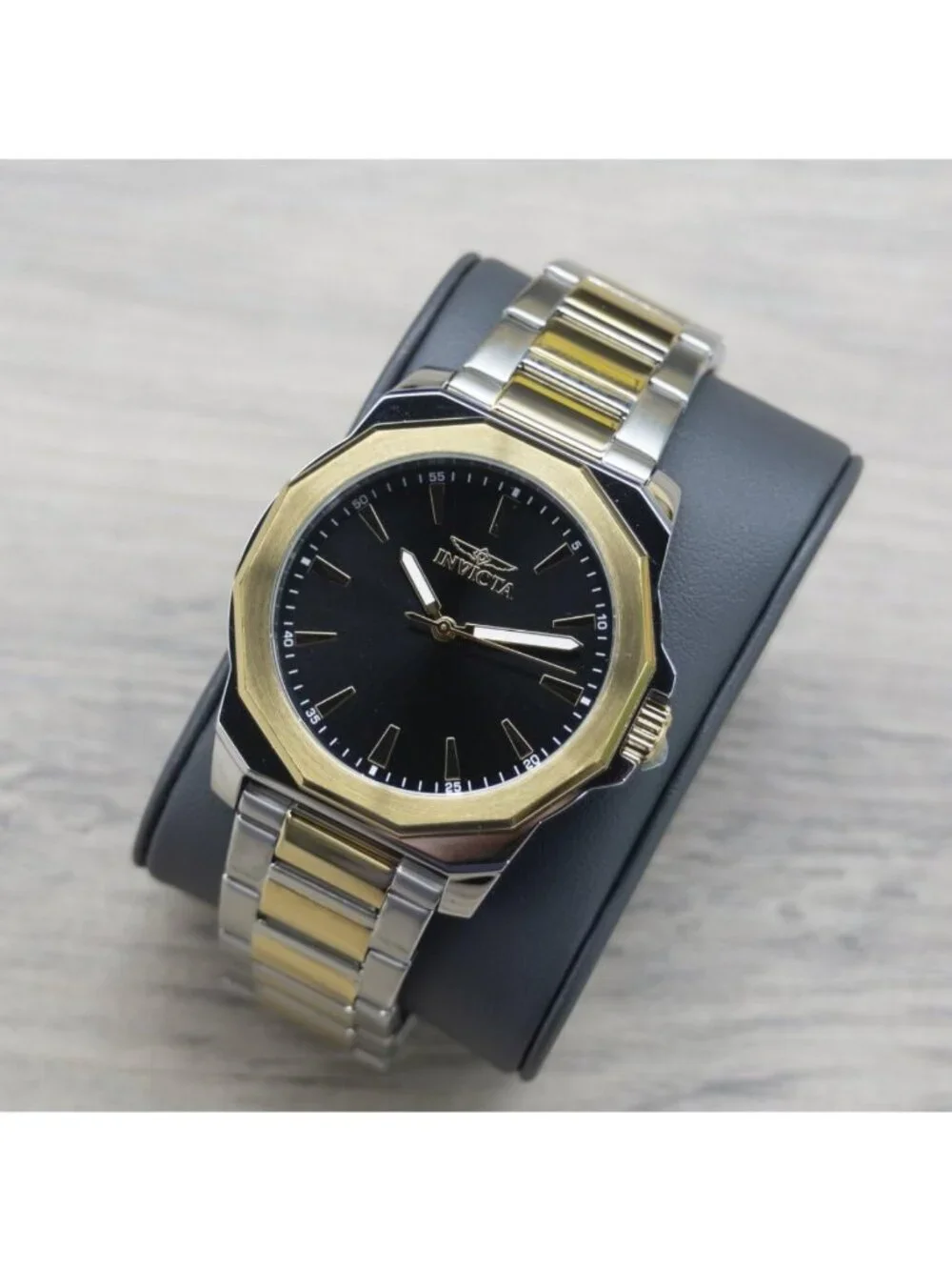 Stylish Men's 42mm Stainless Steel Quartz Watch - Sporty & Durable Timepiece